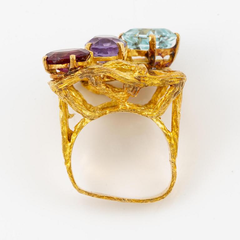 An H. Stern ring in 18K gold with faceted coloured gemstones.