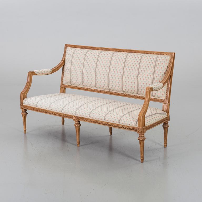 A GUSTAVIAN/GUSTAVIAN STYLE SOFA.