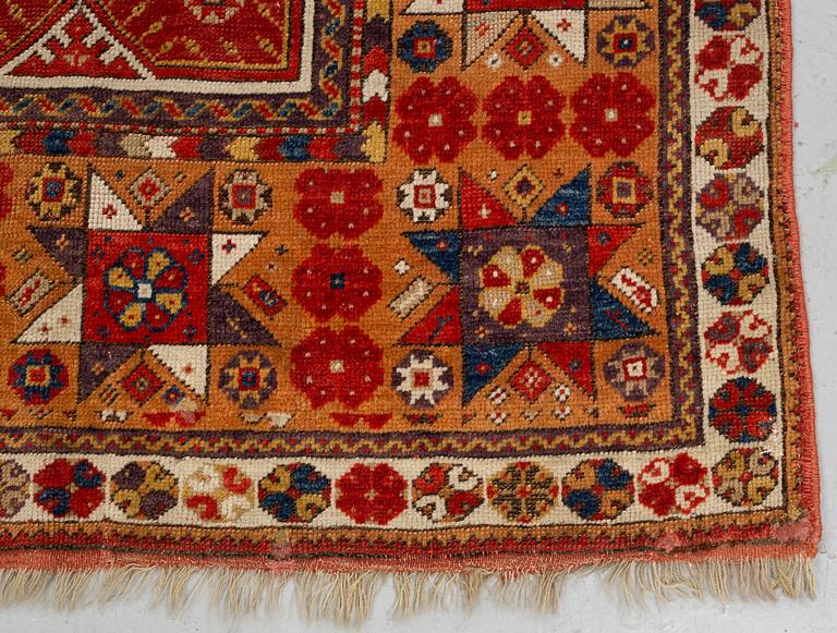 Matto, antique Melas prayer rug, ca 154-158 x 100-106 cm (as well as 1 and 3,5 cm flat weave at the ends), Anatolia.