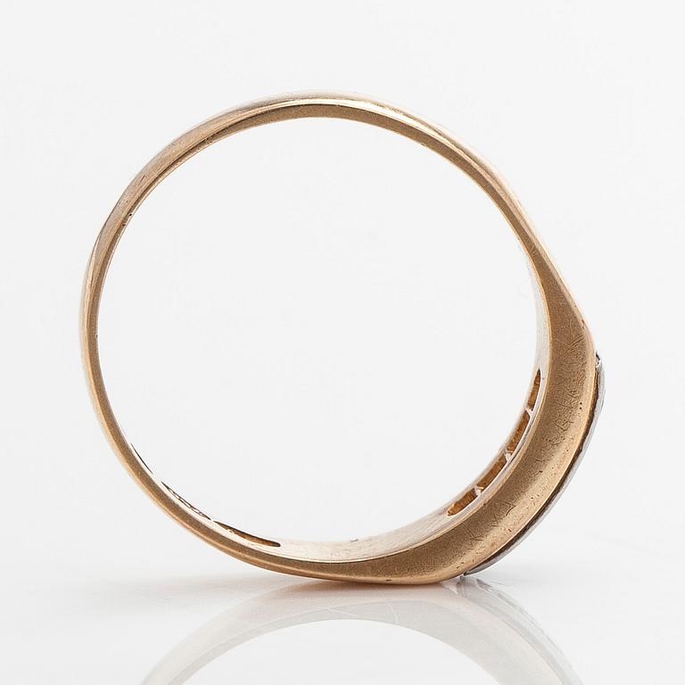 Ring, brilliant cut diamonds, 18K gold, Westerback, Helsinki 1970.