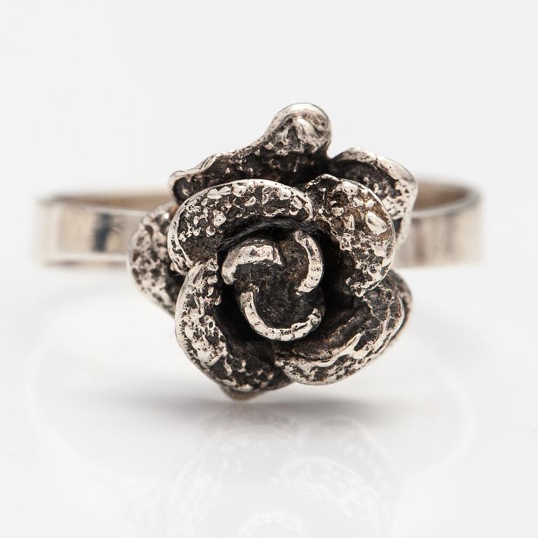 A silver ring and necklace. Martti Viikinniemi, Heinola 1972.