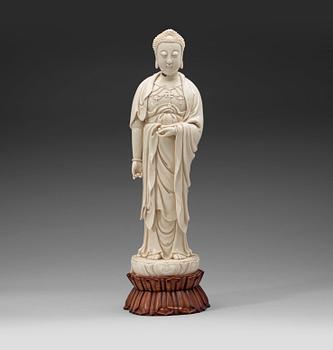 242. A blanc de chine figurine of a standing Guanyin-Buddha, Qing dynasty (1644-1912).