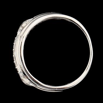 RING, 10K vitguld, briljantslipade diamanter tot ca 0.06 ct. Vikt ca 4 g.