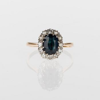 RING, 18K guld, safir, diamanter. Svenska stämplar. Vikt ca  3,2 g.