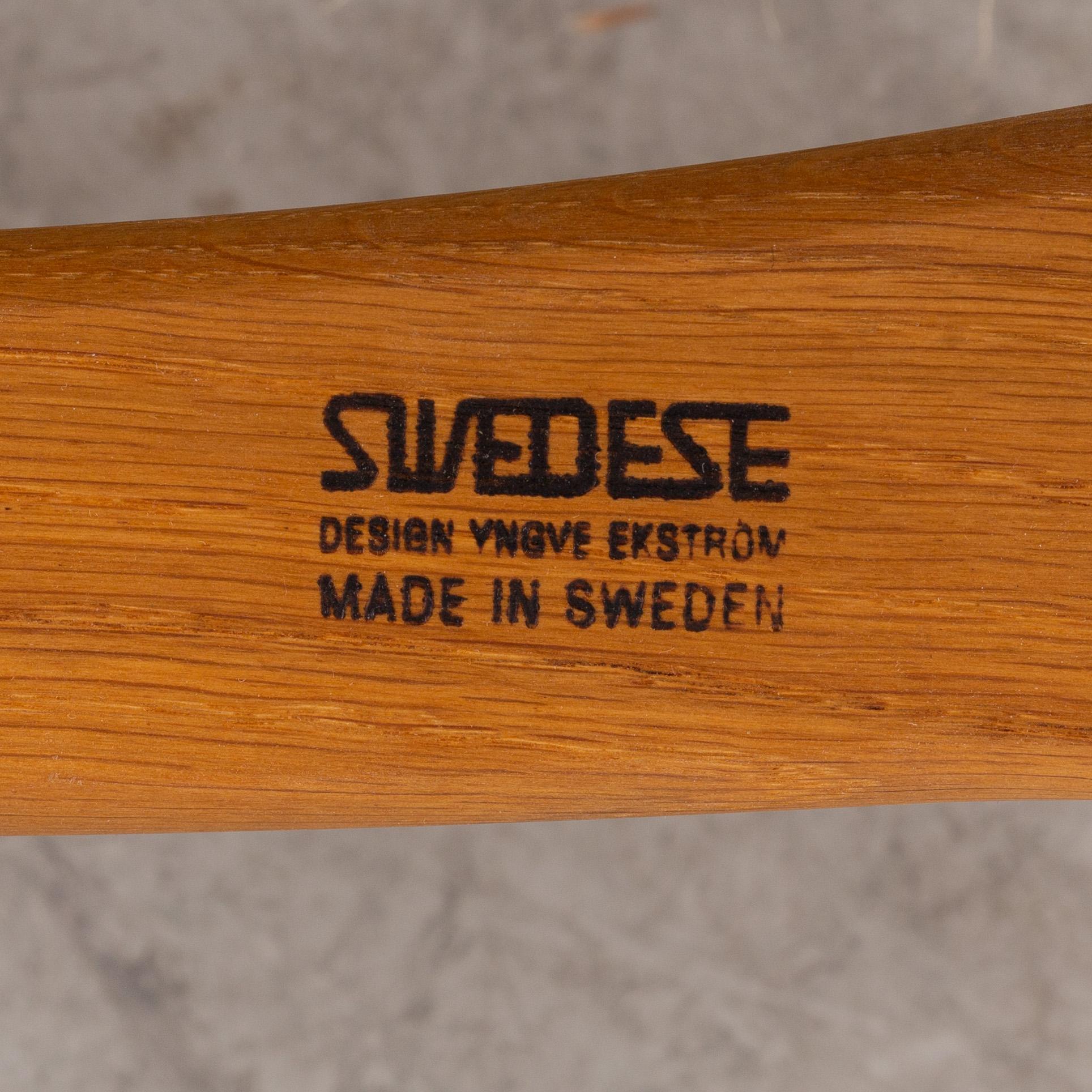 Yngve Ekström, fåtölj med fotpall, "Lamino", Swedese, 2007.