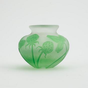 Karl Lindeberg, an Art nouveau cameo vase, Kosta, Sweden, early 20th century.