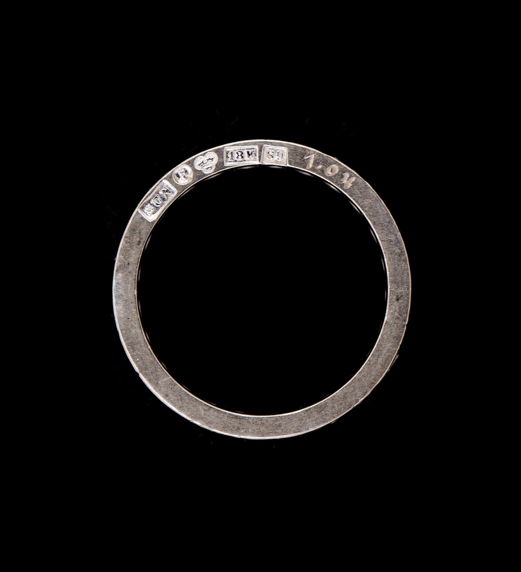 RING, 18 k vitguld med briljantslipade diamanter, totalt ca 1,04 ct, Nyströms, Sundbyberg, 1969. Vikt ca 3 g.