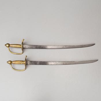 HUGGARE, 2 st snarlika, 1700/1800-tal.