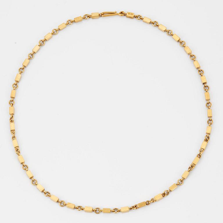 Wiwen Nilsson, an 18k gold necklace, Lund, Sweden 1974.