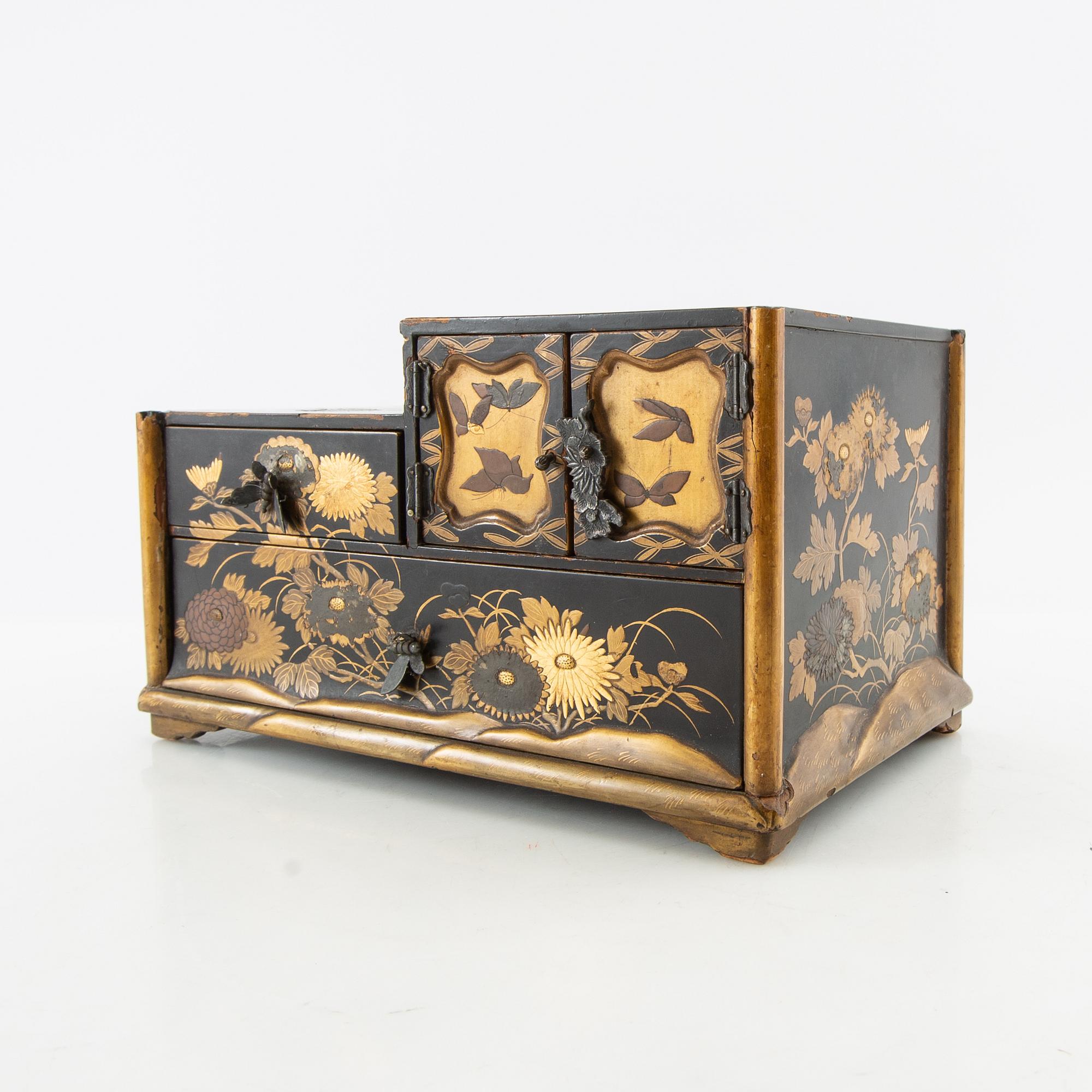 Miniature chest of drawers Japan first half of the 20th century.