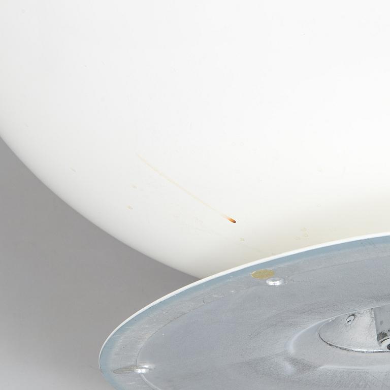 Eero Aarnio, a 'Ball Chair' for Adelta, 2008.