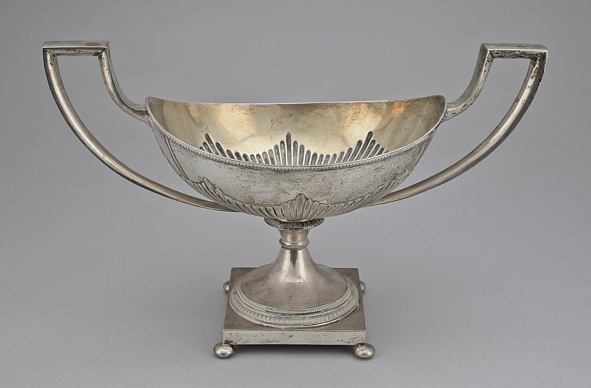 PRAKTSKÅL, silver, J Anderson, Stockholm, 1904. Totalvikt 639.