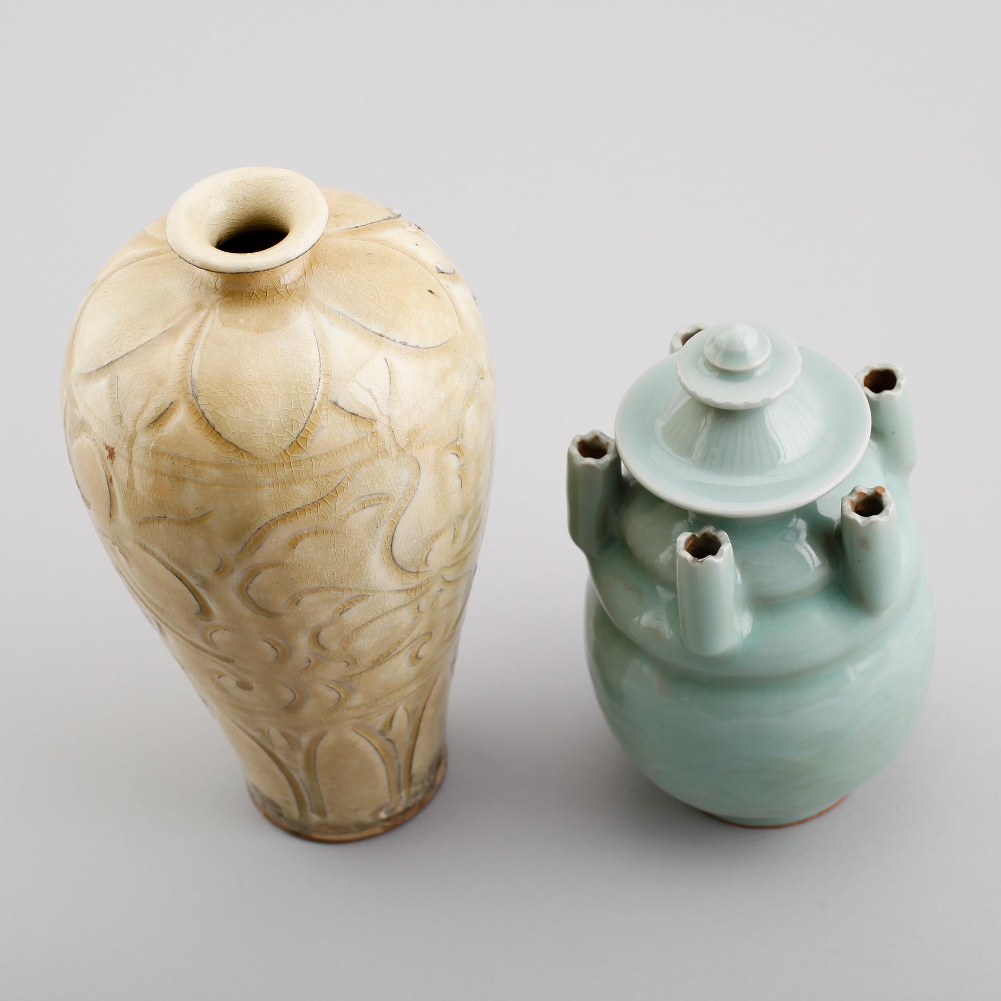 VAS OCH LOCKURNA, porslin, Kina, 1900-/2000-tal.