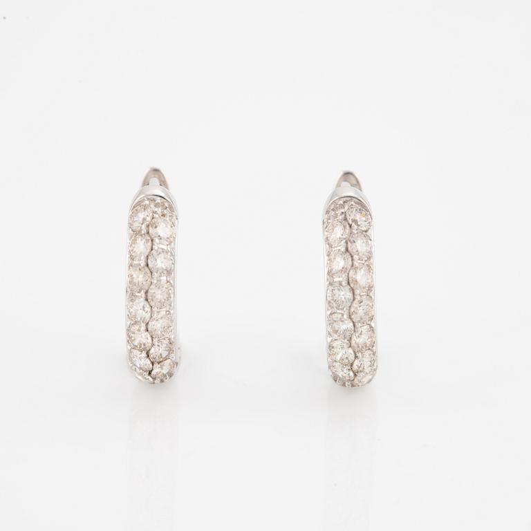 Earrings, hoop style, 18K white gold with brilliant-cut diamonds.