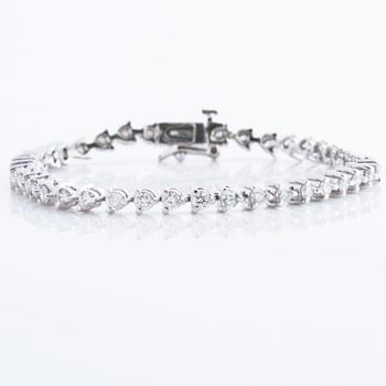BRACELET, A ca 3.85 cts brilliant cut diamond bracelet.