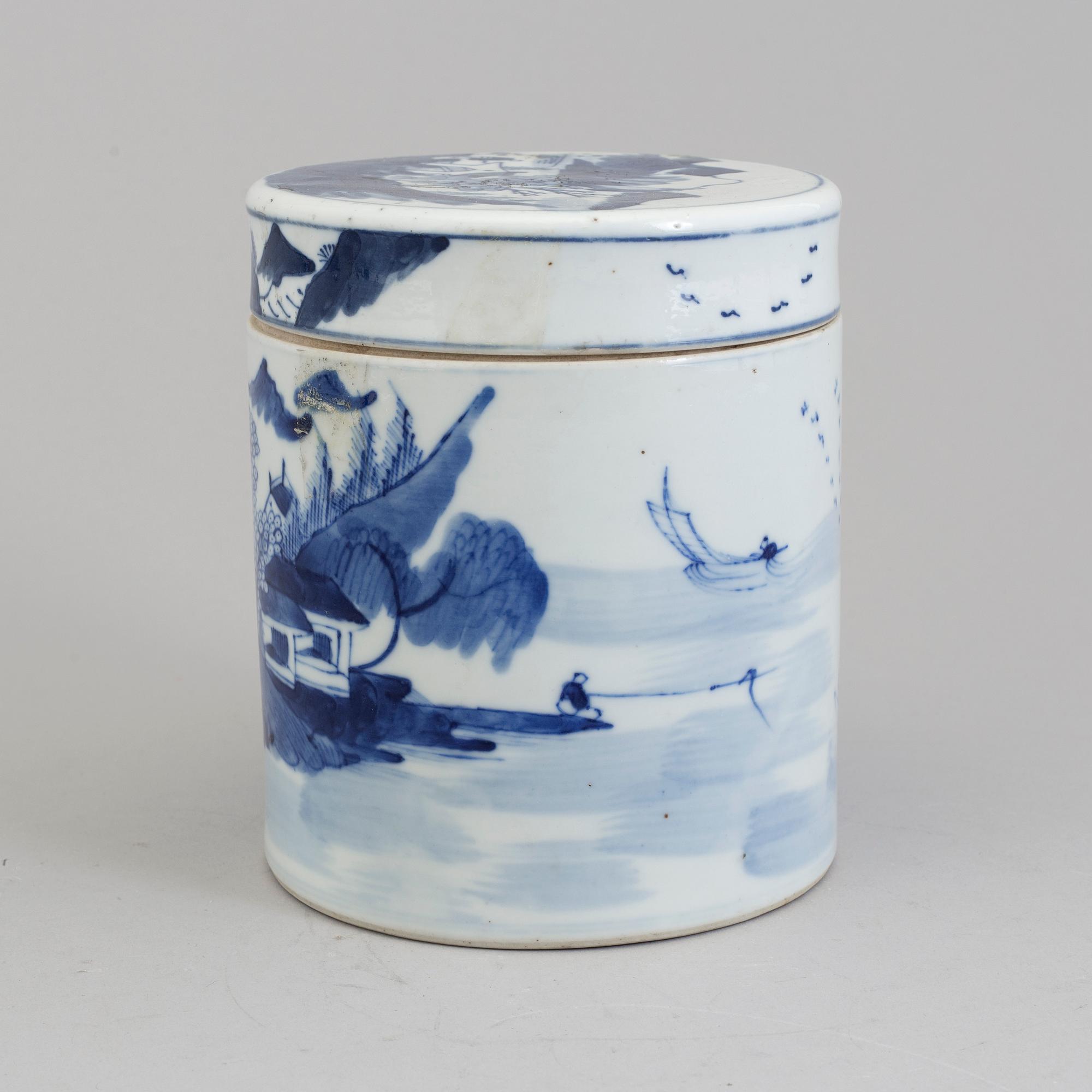 A blue and white jar with cover, Qing dynasty, Jiaqing (1796-1820).