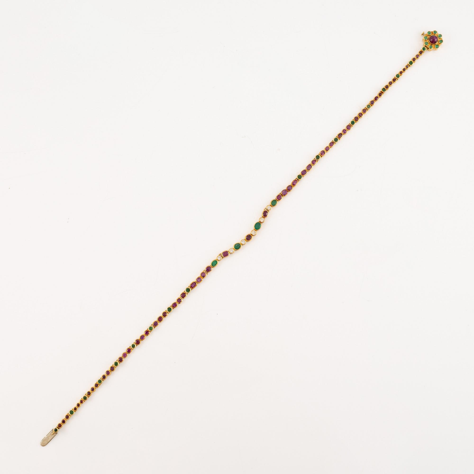 Andrew Grima, collier 18K guld med runda briljantslipade diamanter samt rubiner och smaragder.