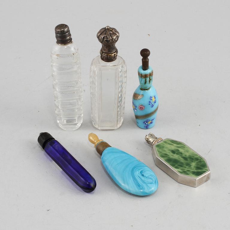 PARFYMFLASKOR, 6 st, glas och metall, 1800/1900-tal.