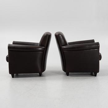 A pair of leather upholstered easy chairs, end of the 20th Century.
