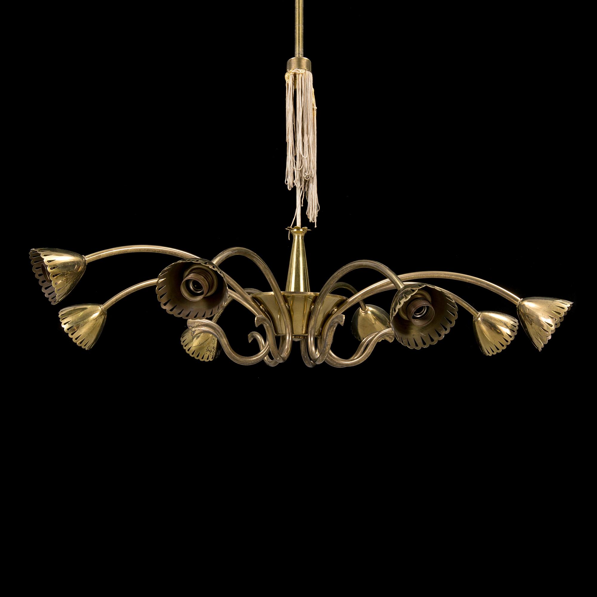 TAKLAMPA, 1900-talets första hälft. Höjd ca 75 cm.