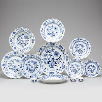 A part 'Blue Onion' pattern porcelain dinner service, Meissen, 20th century (119 pieces).