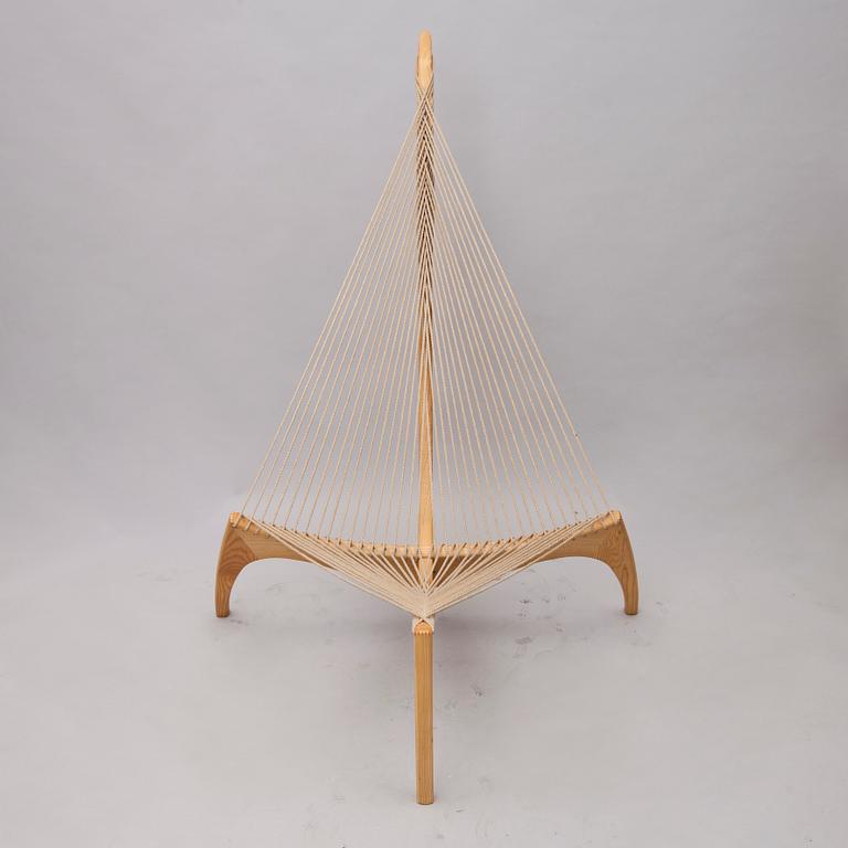 TUOLI, "Harp Chair", Jorgen Hovelskov, Christensen & Larsen,  Kööpenhamina. Malli suunniteltu 1963.