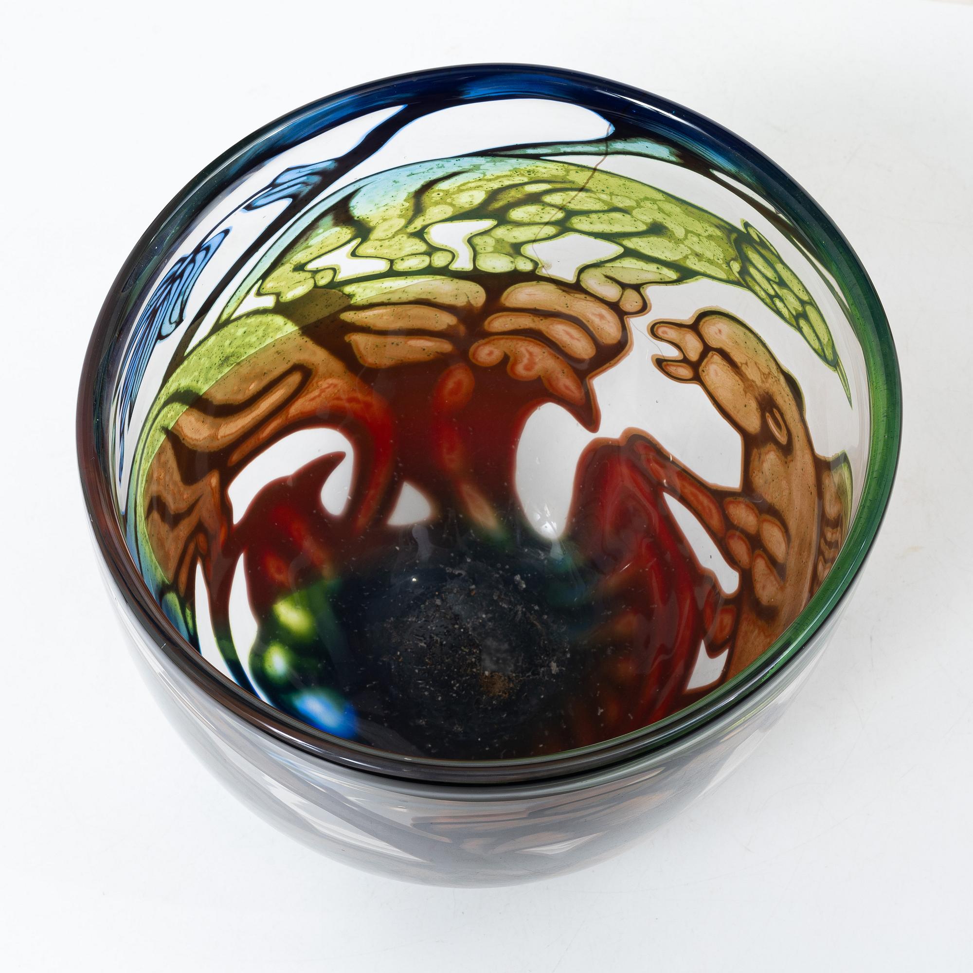 Eva Englund, A graal glass vase, Orrefors Gallery, Sweden, 1987.