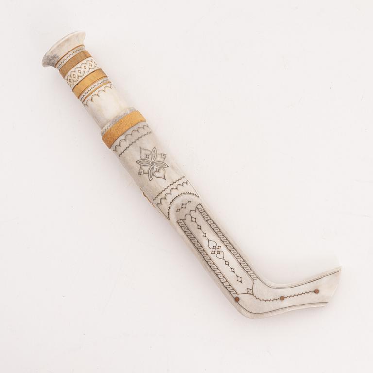 A reindeer horn knife by Thore Sunna, before 1965, signed.