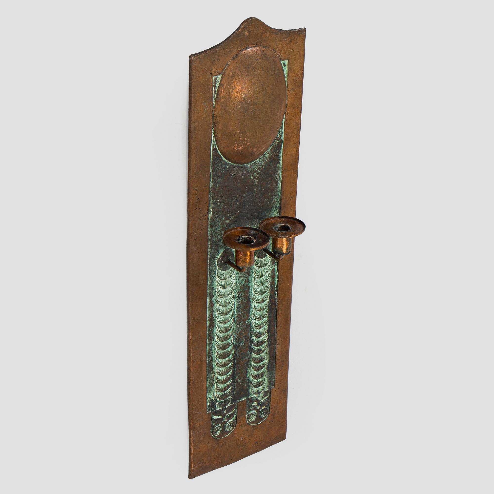 An early 20th century sconce.