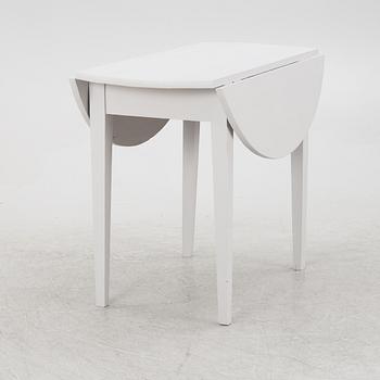 A drop-leaf table, early 20th Century.