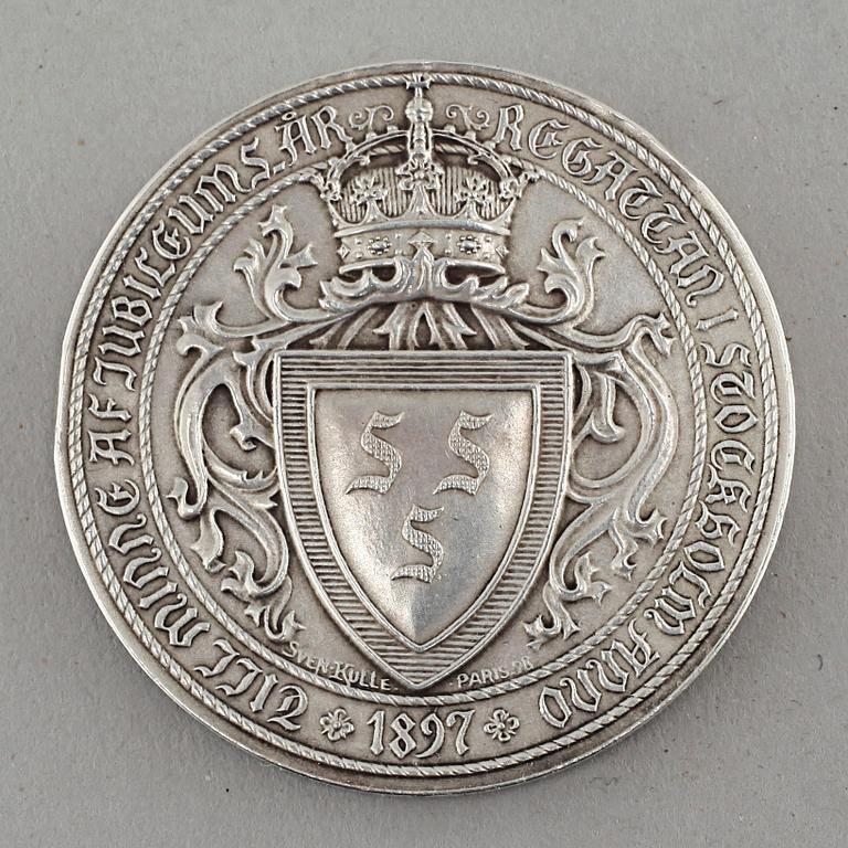 A silver medal and case, case from C G Hallberg in Stockholm 1899.