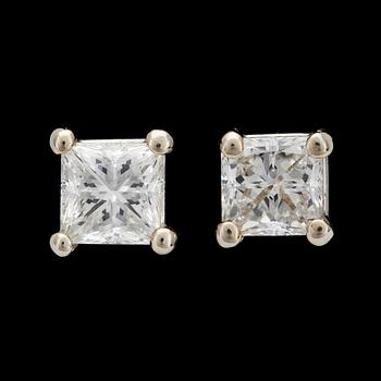 103. EARRINGS, princess cut diamonds, tot. app. 2.09 cts.