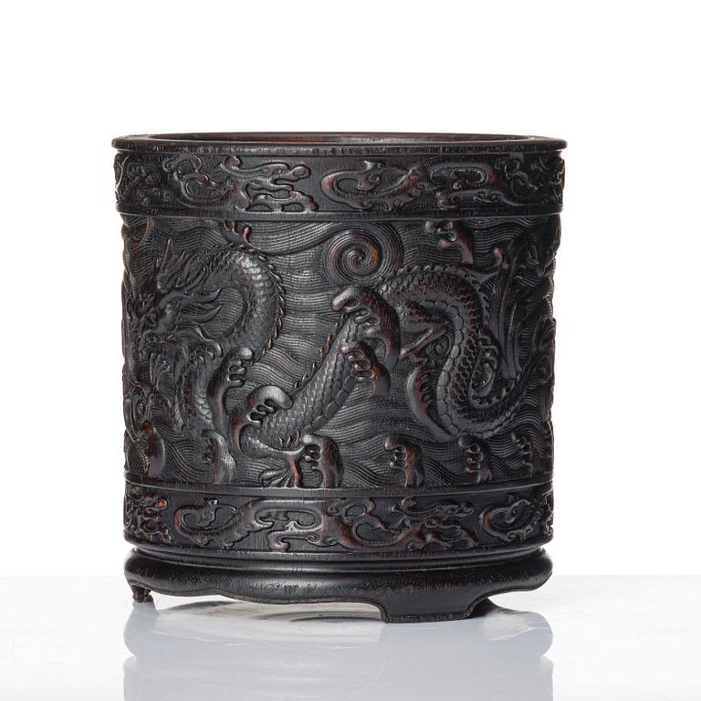 A five clawed dragon brush pot, Qing dynasty.