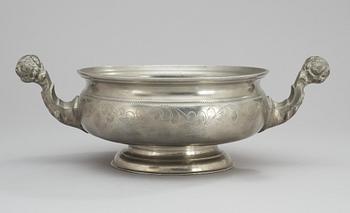 665. A Swedish pewter bowl. Makers mark by Gottlob F Bauman, Hudriksvall (1789-1826/31).
