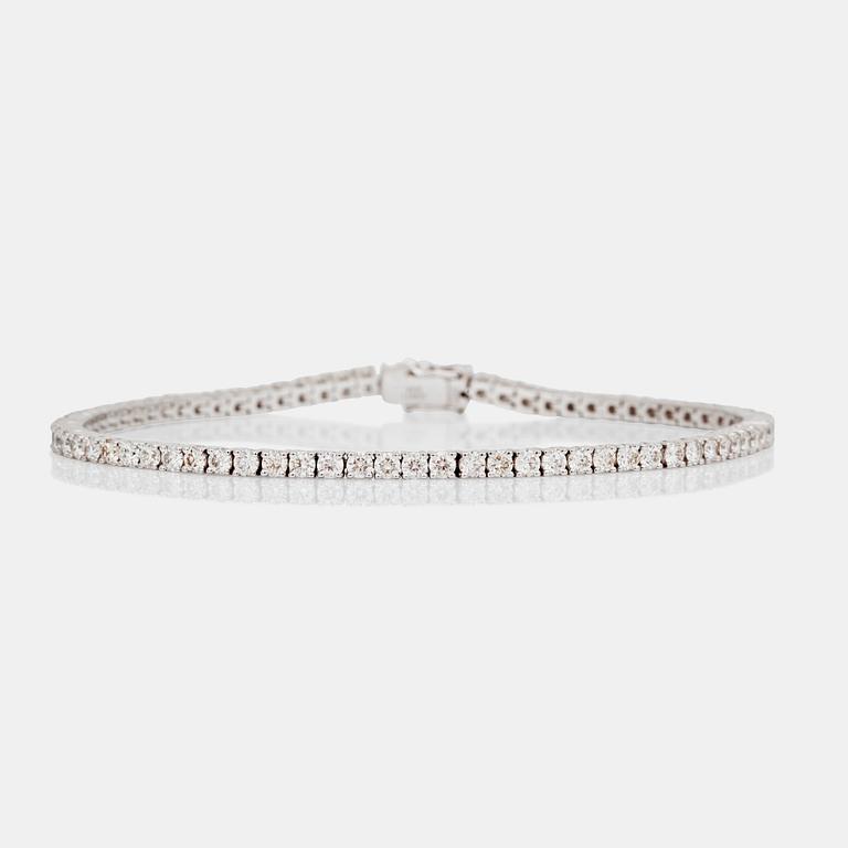 A brilliant-cut diamond bracelet, 3.51 cts in total.