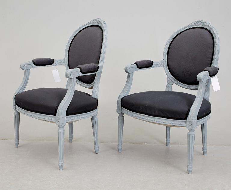 KARMSTOLAR, ett par, Louis XVI-stil, 1900-tal.