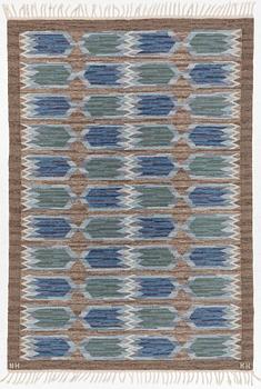 A flat weave carpet from Klockaregårdens Hemslöjd, Sweden, siged KH & NH, ca. 242 x 169 cm.