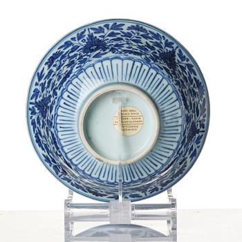 A Chinese blue and white bowl, Qing dynasty, around 1800.