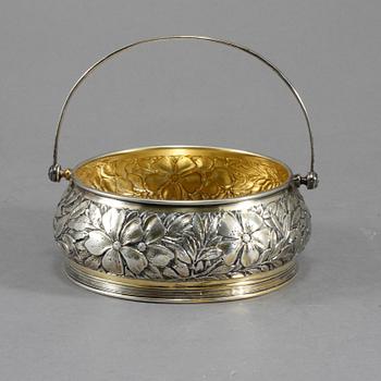 KONFEKTSKÅL, silver, Swenson & Luhr, Göteborg (verksam 1893-1902). Vikt 219 g.
