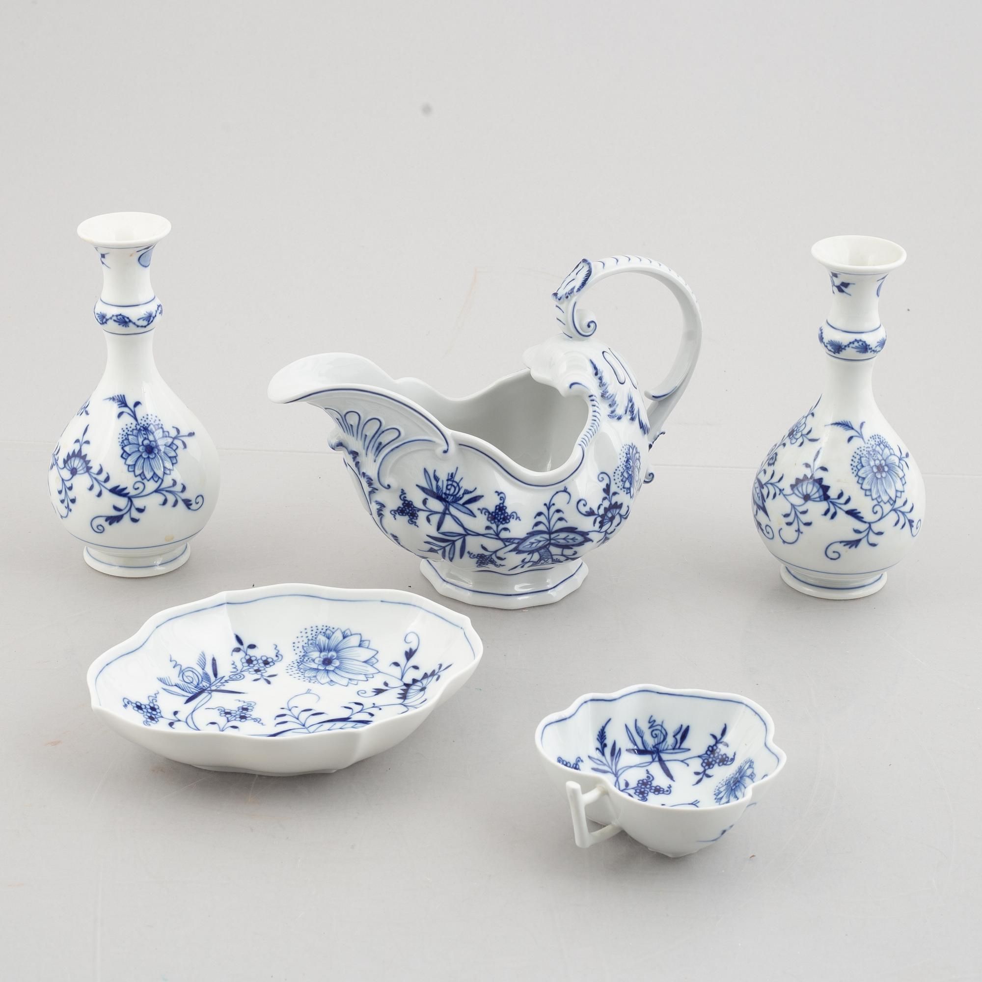 Five 'Zwiebelmuster' porcelain service pieces, Meissen, Germany.