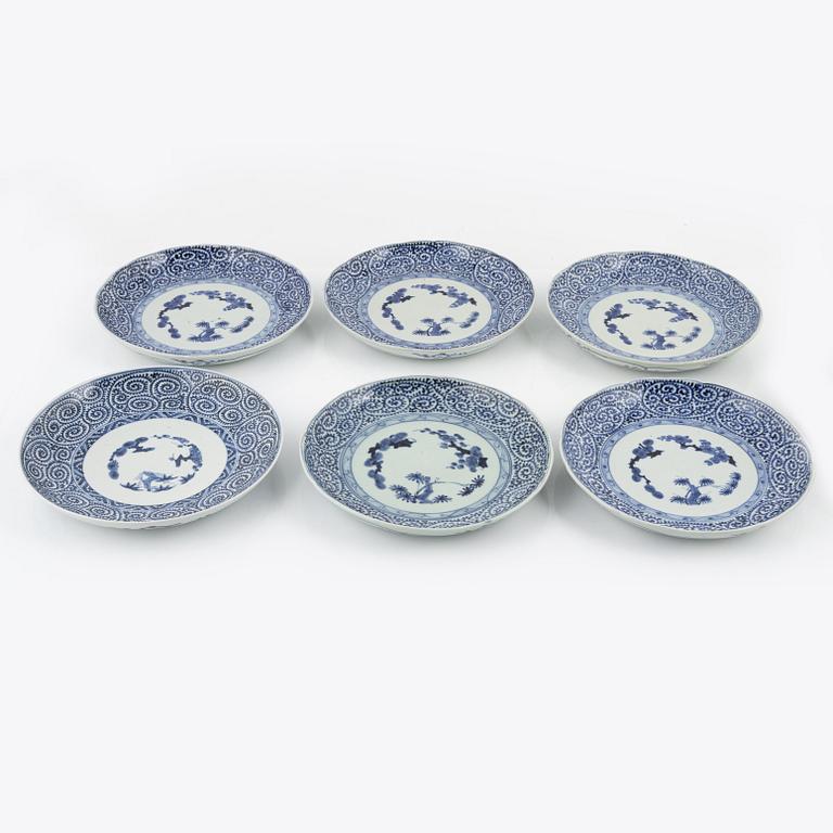 13 blue and white porcelain plates, Japan, Meiji (1868-1912).