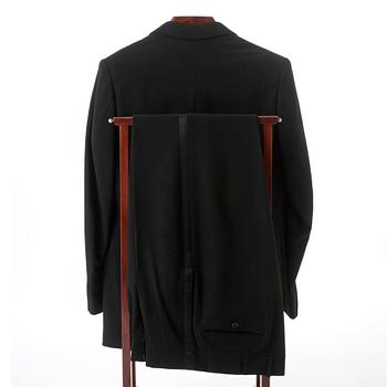 NK / STILENCO, a black wool men's suit consisting of dinner jacket, vest and pants.