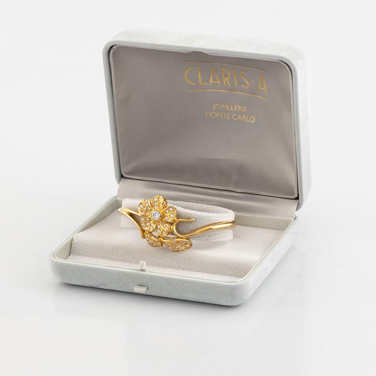 18K gold and brilliant- and eight cut diamond flower bangle.