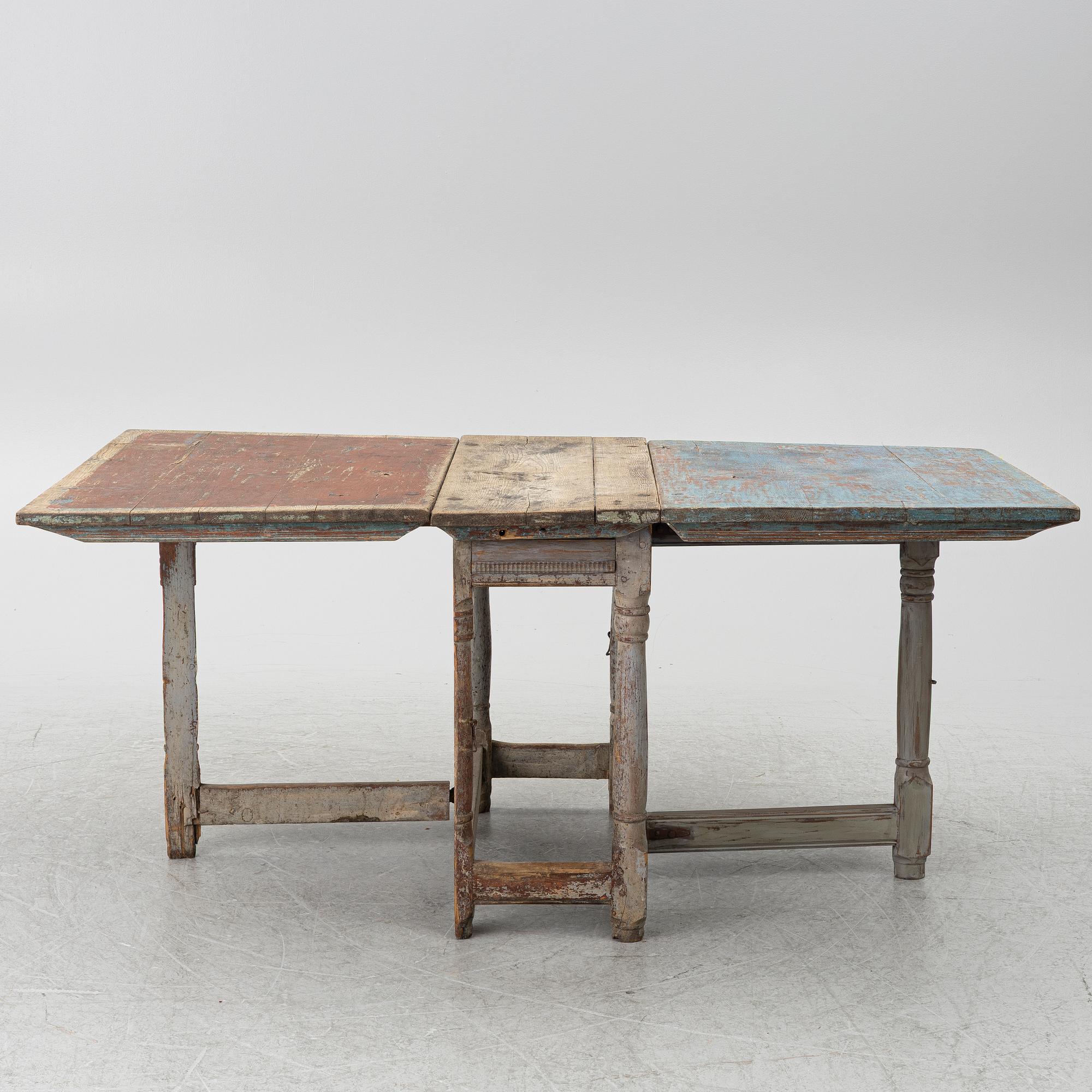 A Swedish baroque gate leg table, 18th century.