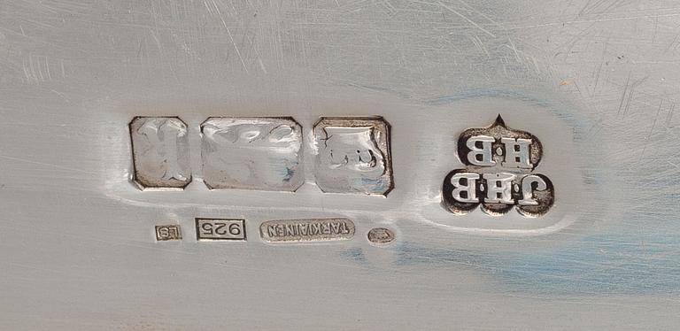 BRICKA, silver, Sheffield 1902, vikt ca 2900 g.