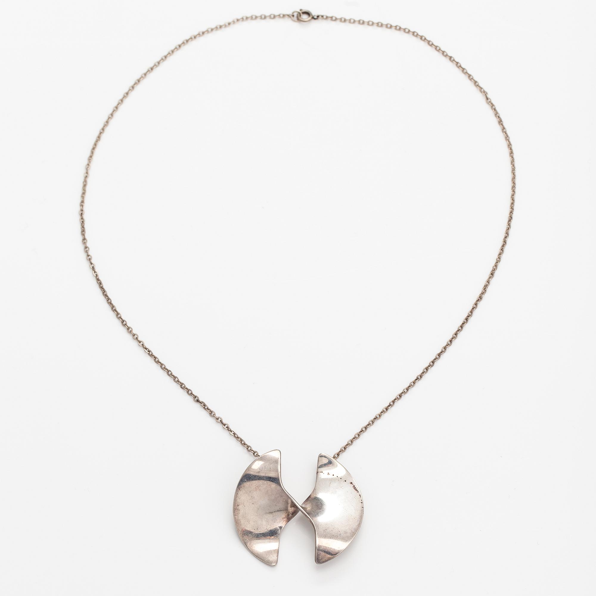 Pekka Piekäinen, Halsband, sterlingsilver. Auran Kultaseppä, Åbo 1975.