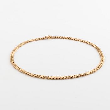 18K gold curb link necklace.