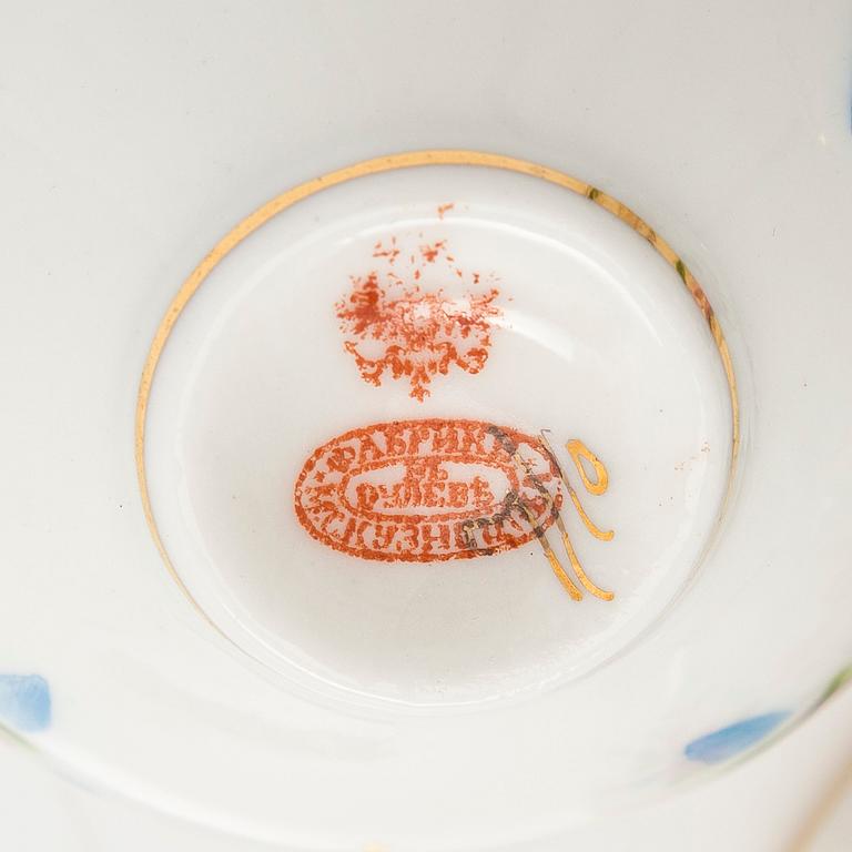 Kuznetsov, mokkakuppeja, 6 kpl, posliini, filigraanihopea, Venäjä 1889 - 1917.