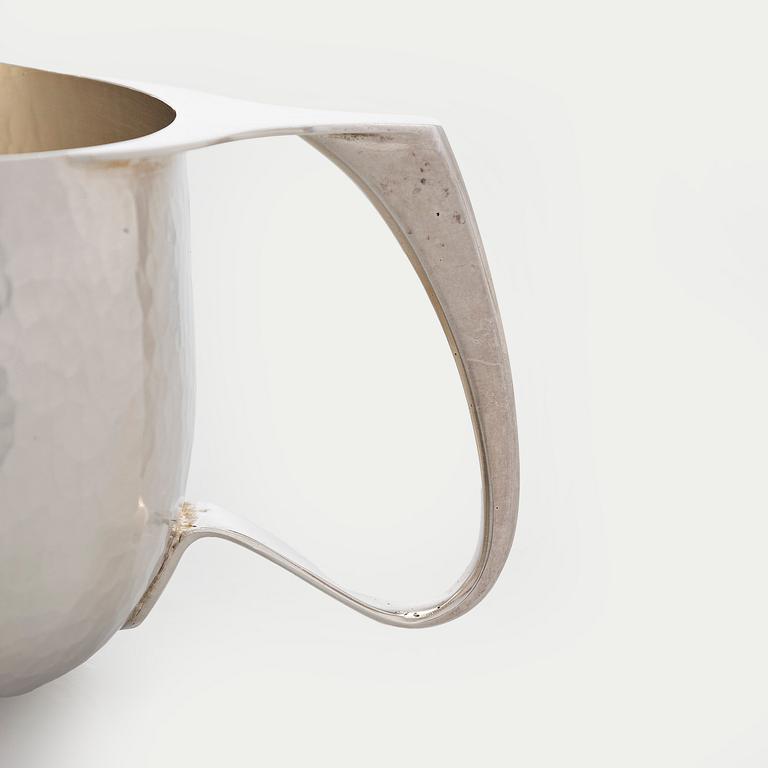 Tapio Wirkkala, kuksa, "Isännänmuki", hopeaa, TW 463, Kultakeskus, Hämeenlinna 1989.