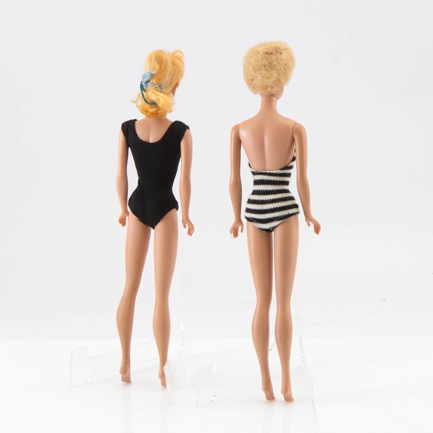 Barbie, dockor, vintage 2 st, Mattel 1960-tal med diverse kläder samt en original ask.